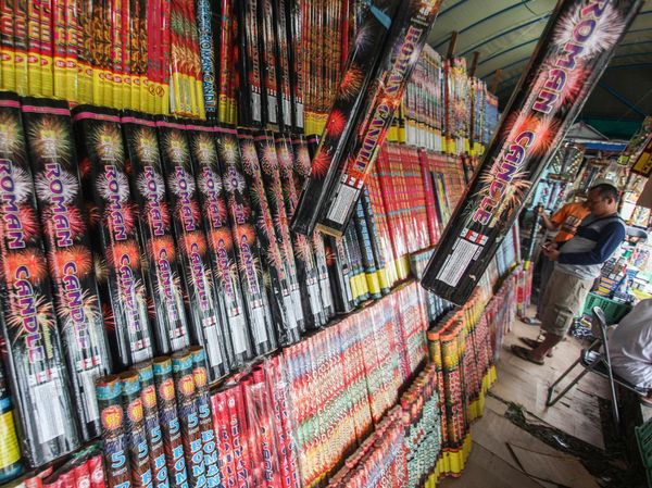 Mendekati Tahun Baru 2023, Pedagang Kembang Api di Kalteng Raup Untung
