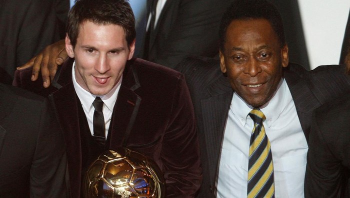 FILE PHOTO: Lionel Messi of Argentina (L), FIFA World Player of the Year holds his FIFA Ballon d'Or 2011 trophy next to Pele during the FIFA Ballon d'Or 2011 soccer awards ceremony at the Kongresshaus in Zurich January 9, 2012. REUTERS/Christian Hartmann/File Photo