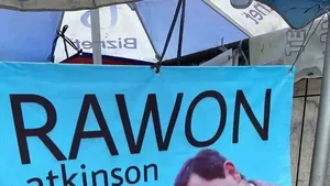Terinspirasi dari Nama Artis, 10 Penjual Ini Tulis Spanduk Nyeleneh