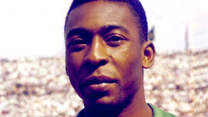 MEXICO - UNSPECIFIED: Pele of Brazil poses for photo during the 1970 World Cup in Mexico. (Photo by Alessandro Sabattini/Getty Images)