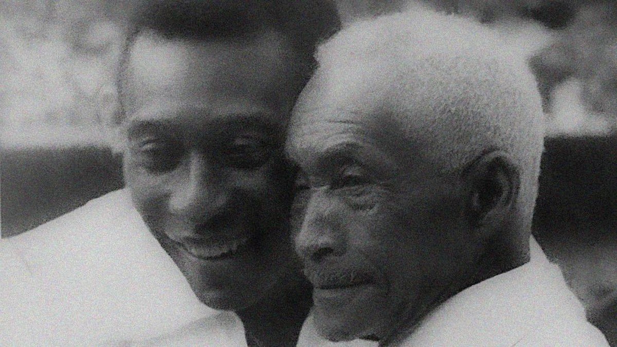 Pele dan ayahnya, Dondinho, tahun 1976. (Foto: Getty Images/4Imagens)
