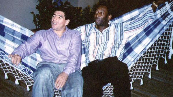 Pele Menyusul Maradona, Lihat Lagi Foto Kebersamaan Mereka