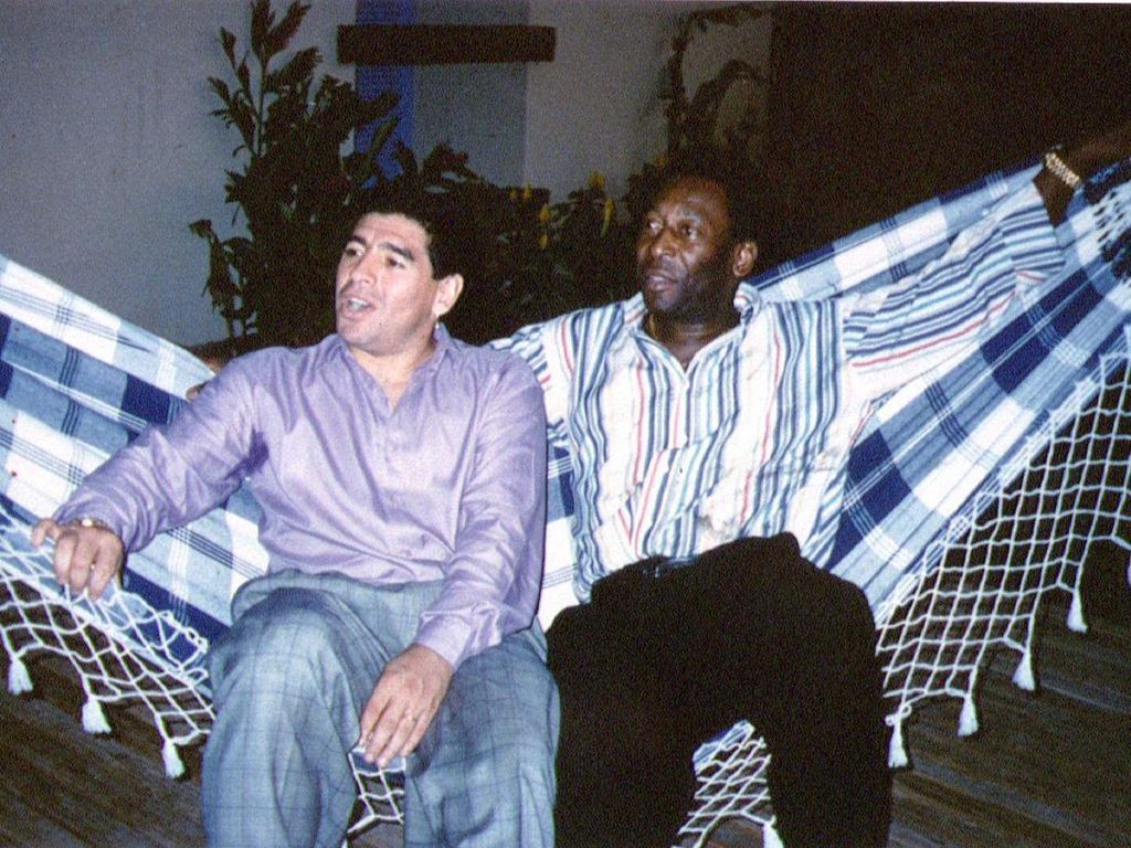Pele Menyusul Maradona, Lihat Lagi Foto Kebersamaan Mereka