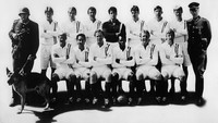 Escape To Victory. Demikian nama film yang mengisahkan soal kiprah para tentara sekutu yang menjadi tahanan Jerman di Perang Dunia II. Foto: Getty Images/Hulton Archive