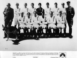 Escape To Victory. Demikian nama film yang mengisahkan soal kiprah para tentara sekutu yang menjadi tahanan Jerman di Perang Dunia II. Foto: Getty Images/Hulton Archive