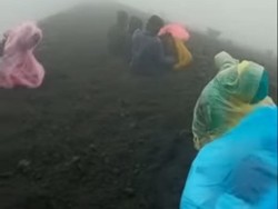 Viral Pendaki Diterjang Badai di Rinjani, TNGR: Tetap Hati-hati