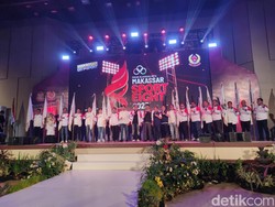 Danny Serahkan Bonus Rp 11 M ke Atlet-Cabor Makassar Peraih Medali di Porprov