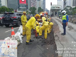 Bina Marga Jakpus Perbaiki Lubang Rawan Jl Sudirman Arah Bundaran HI
