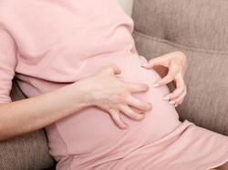 Kasus Langka Wanita Melahirkan Anak Kembar dari Dua Rahim yang Berbeda