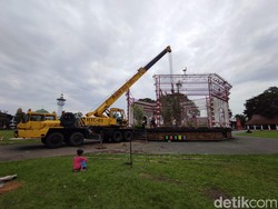 Alun-alun Kota Blitar Kini Punya Pohon Beringin Hijau Lagi