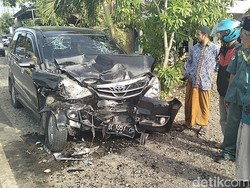 2 Minibus Tabrakan di Polman, Sopir dan 2 Penumpang Luka