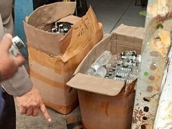 196 Botol Arak Bali Disita Jelang Tahun Baru di Surabaya