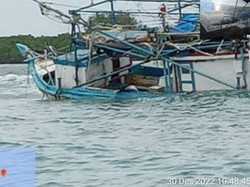Kapal Menuju Pulau Harapan Kepulauan Seribu Tenggelam Usai Tabrak Karang