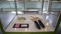 Dengan sepatu ini, Pele dkk berhasil mengalahkan Italia di final Piala Dunia 1970. Pele dkk pun menjadi juara Piala Dunia 1970. Suamy Beydoun/picture alliance via Getty Images.