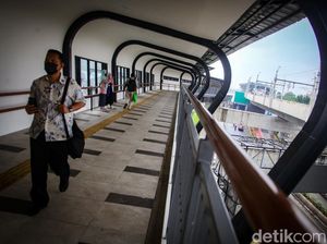 Skywalk Lebak Bulus Rp 38 Miliar Resmi Dibuka Skywalk Lebak Bulus Rp 38 Miliar Resmi Dibuka