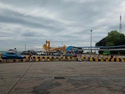 Sempat Ditutup Imbas Cuaca Buruk, Begini Suasana Pelabuhan Merak Pagi Ini