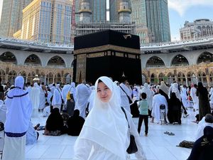 Syiva Angel Kagum Lihat Tanah Suci, Bikin Ingin Umrah Lagi Syiva Angel Kagum Lihat Tanah Suci, Bikin Ingin Umrah Lagi