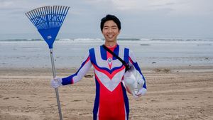 Ini Sosok di Balik Ultraman yang Viral Bersihkan Pantai Bali