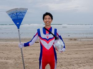Ini Sosok di Balik Ultraman yang Viral Bersihkan Pantai Bali