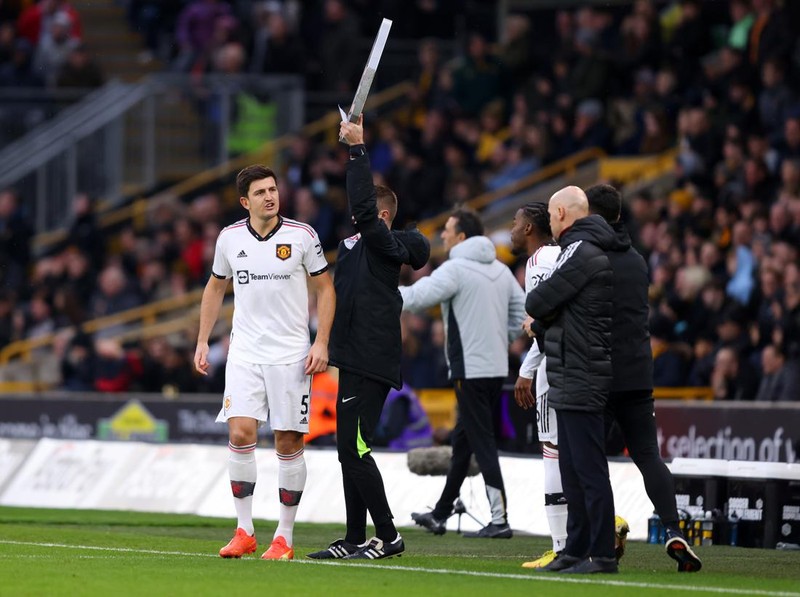 WOLVERHAMPTON, ENGLAND - DECEMBER 31: Harry Maguire of Manchester United speaks with Erik ten Hag, Manager of Manchester United, before replacing Bruno Fernandes ( not pictured ) as a substitute during the Premier League match between Wolverhampton Wanderers and Manchester United at Molineux on December 31, 2022 in Wolverhampton, England. (Photo by Manchester United/Manchester United via Getty Images)