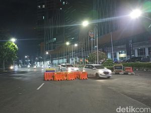 Bundaran Waru Belum Ditutup Jelang Pergantian Tahun, Lalin Masuk Surabaya Sepi Bundaran Waru Belum Ditutup Jelang Pergantian Tahun, Lalin Masuk Surabaya Sepi