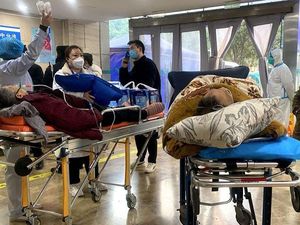 Potret Rumah Sakit di Shanghai yang Padat Pasien Covid-19