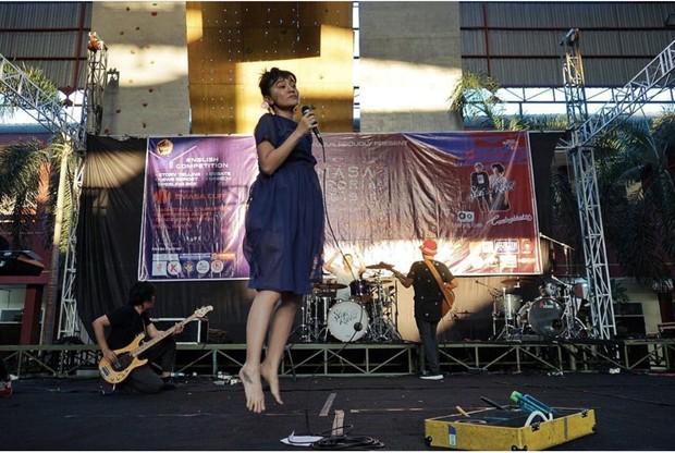 Musisi yang suka tampil nyeker saat manggung