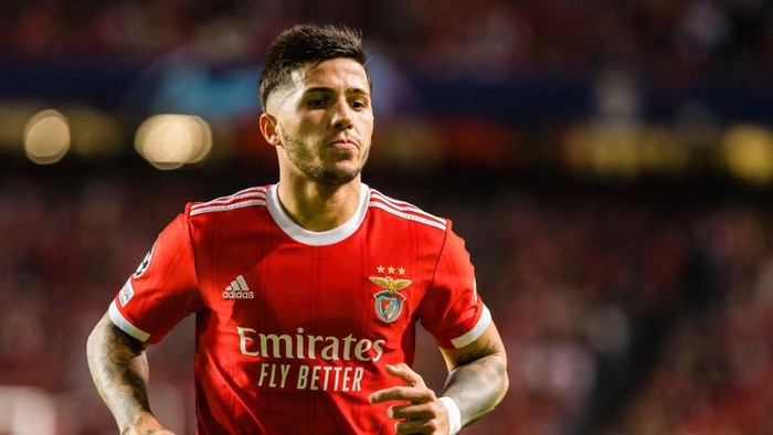 LISBON, PORTUGAL - 2022/10/25: Enzo Fernandez of SL Benfica seen in action during the UEFA Champions League group H football match between SL Benfica and Juventus FC at the Luz stadium. 
(Final score: SL Benfica 4 - 3 Juventus FC). (Photo by Henrique Casinhas/SOPA Images/LightRocket via Getty Images)