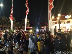 Warga Surabaya Pilih Tunggu Detik-detik Tahun Baru di Pusat Kota