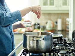 Ingin Kurangi Pemakaian Garam? Ini 7 Alternatifnya