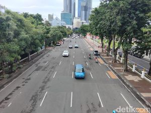Jalanan Sunyi Surabaya Jelang Ganti Tahun Jalanan Sunyi Surabaya Jelang Ganti Tahun