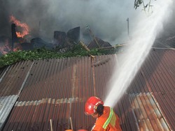 Kebakaran di Makassar Hanguskan 3 Rumah Warga