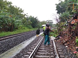 4 Perjalanan Kereta ke Semarang Terganggu gegara Banjir, PT KAI Minta Maaf