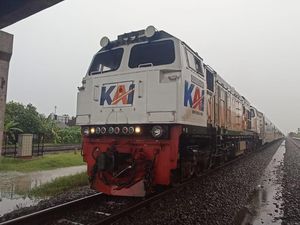 Perlintasan Tertutup Banjir, KA Ambarawa Ekspres Berhenti di Stasiun Alastua