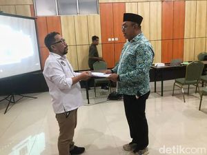 11 Balon DPD Sulut Serahkan Berkas Dukungan ke KPU 11 Balon DPD Sulut Serahkan Berkas Dukungan ke KPU
