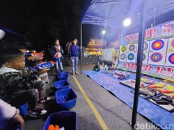 Segenggam Asa Pedagang di Alun-alun Lembang Jelang Bergantinya Tahun