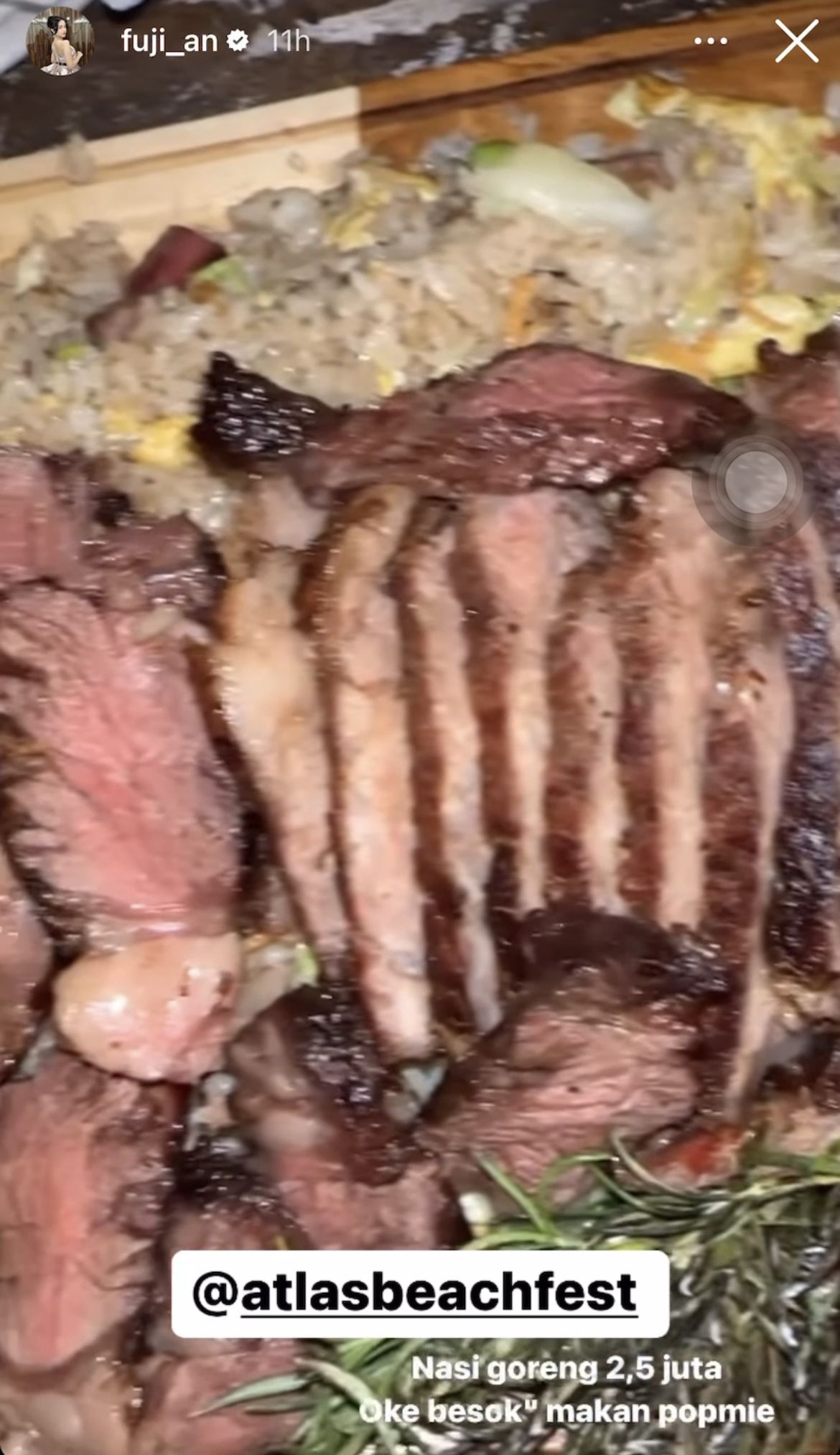 Liburan di Bali, Fuji Makan Nasi Goreng Rp 2,5 Juta di Beach Club Hotman Paris