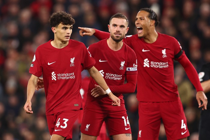LIVERPOOL, ENGLAND - DECEMBER 30:  Stefan Bajcetic Maquieira of Liverpool looks on with Jordan Henderson & Virgil van Dijk of Liverpool during the Premier League match between Liverpool FC and Leicester City at Anfield on December 30, 2022 in Liverpool, United Kingdom. (Photo by Chris Brunskill/Fantasista/Getty Images)