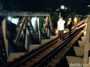 Sekeluarga Naik Motor Tewas Tertabrak KA di Pasuruan Saat Hendak Yasinan Sekeluarga Naik Motor Tewas Tertabrak KA di Pasuruan Saat Hendak Yasinan