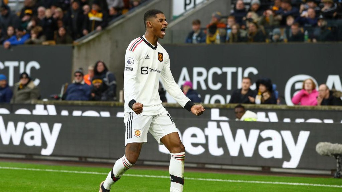 Rashford menjadi penentu kemenangan MU atas Wolves. Foto: Getty Images/Copa