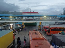 ASDP Tutup Pelabuhan Merak hingga Cuaca Aman untuk Melaut