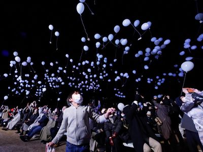 Pelepasan Balon Tandai Pergantian Tahun Baru 2023 di Tokyo