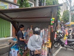 Mainan Viral Lato-lato Lebih Laris ketimbang Terompet dan Kembang Api