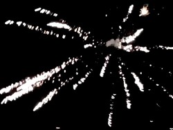 Suasana Warga Kota Tual Maluku Rayakan Tahun Baru 2023 di Pantai Kiom