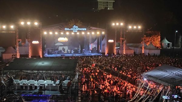 Potret Kemeriahan Malam Tahun Baru di GWK