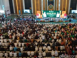 Selawatan Bareng Sambut Tahun Baru, Khofifah Beri Pesan untuk Generasi Muda