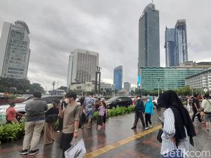 Mulai Ramai! Kondisi Bundaran HI Jelang Malam Tahun Baru 2023