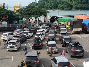 Pelabuhan Merak Mulai Ramai Kendaraan Pelat B, Begini Situasinya Pagi Ini Pelabuhan Merak Mulai Ramai Kendaraan Pelat B, Begini Situasinya Pagi Ini