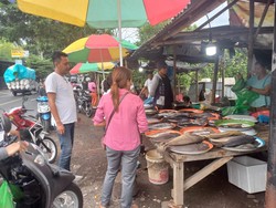 Omzet Pedagang Ikan di Buleleng Naik 50 Persen Jelang Tahun Baru