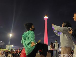 Malam-malam, Monas Diserbu Pengunjung! Malam-malam, Monas Diserbu Pengunjung!